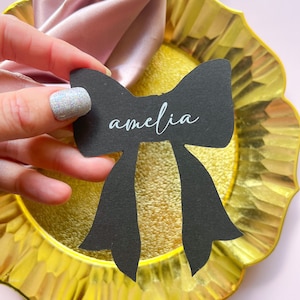 Tarjetas de lugar para bodas Tarjetas con nombre impresas troqueladas en forma de lazo: elija su color y fuente