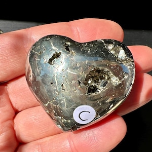 Puffy Pyrite Heart wählen Sie 1,7 Zoll Golden Palm Stone Heart mit Druzy