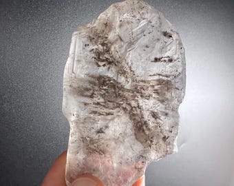 77 mm 溶ける氷のような極めて透明なセレナイト板 鉱物標本 中国 B6906