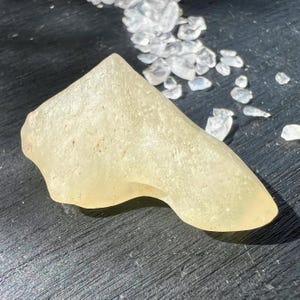 Libyan Desert Glass Tektite 1.1 inches raw Golden Meteorite