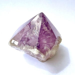 Améthyste brute/pointe de quartz fumé | Générateur de pierres précieuses avec base coupée et inclusions arc-en-ciel