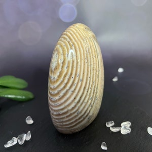 Indulge in the serene beauty of our Beige Creamy Agate Freeform
Size: approx. 4.5 inches
Weight: 737 grams = 26oz