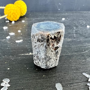 Raw Blue Sapphire Crystal 0.9&quot; natural and untreated Sapphire Gemstone from Madagascar