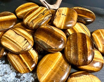 ゴールデンタイガーアイのパームストーン｜勇気を育む平らで磨かれたクリスタル