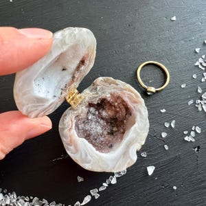 Scatola di geode di agata da 2 pollici lucidata, colore naturale viola-rosa-beige