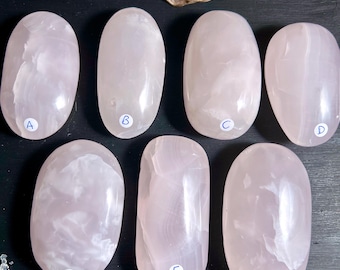 XL Mangano-Calcit Palmstein – Herzchakra Kristall, UV-reaktiv, großes Oval, du wählst