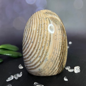 Indulge in the serene beauty of our Beige Creamy Agate Freeform
Size: approx. 4.5 inches
Weight: 737 grams = 26oz