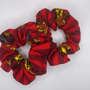 Wizard World School Scrunchies Wizard World Scrunchies HP Scrunchies Grynffindor, Hufflepuff, Ravenclaw, Serpentard Scrunchies Grynffindor