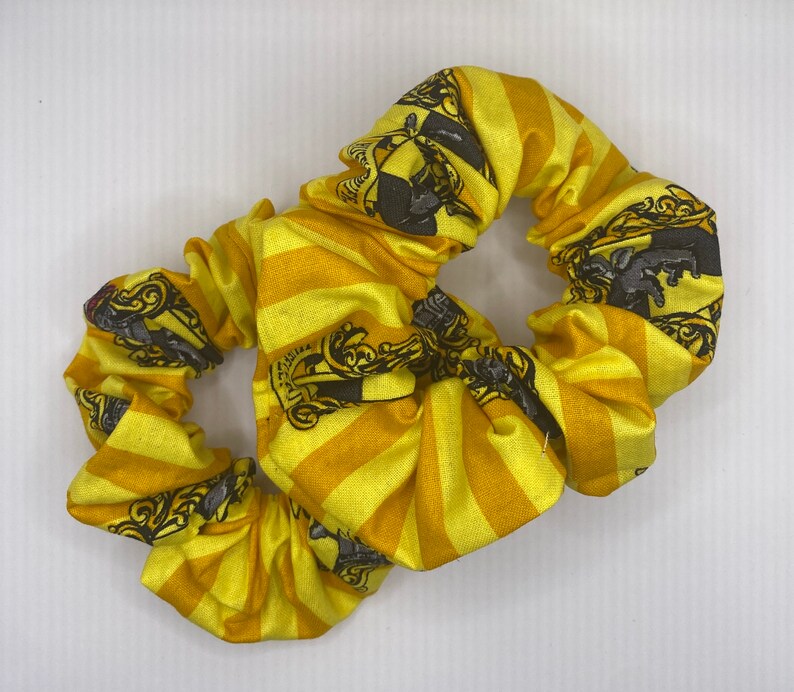 Wizard World School Scrunchies Wizard World Scrunchies HP Scrunchies Grynffindor, Hufflepuff, Ravenclaw, Slytherin Scrunchies Hufflepuff