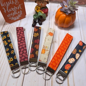 Fall Keychain, Halloween Keychain, Thanksgiving Keychain, Fall Gift, Ice Coffee Keychain, Fall Wristlet, Fall Keyfob, Wristlet, Keychain bild 1
