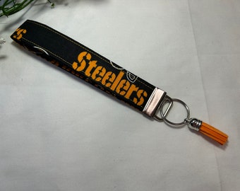 Pittsburg Steelers Keychain, Pittsburg Steelers Wristlet, Steelers Keychain Wristlet, Steelers Gift, Fathers Day Gift, Gift for him