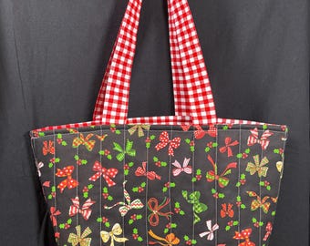 Quilted Christmas Tote Bag, Handmade Tote Bag, Quilted Tote Bag, Christmas Bag, Christmas Gift, Holiday Bag, Gift for her, Christmas Bows