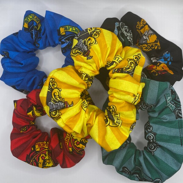 Wizard World School Scrunchies | Wizard World Scrunchies | HP Scrunchies | Grynffindor, Hufflepuff, Ravenclaw, Slytherin | Scrunchies