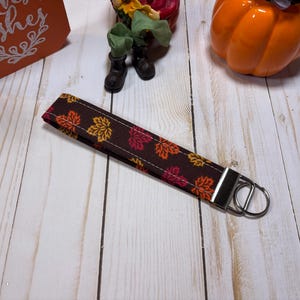 Fall Keychain, Halloween Keychain, Thanksgiving Keychain, Fall Gift, Ice Coffee Keychain, Fall Wristlet, Fall Keyfob, Wristlet, Keychain Leaves