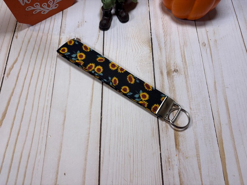 Fall Keychain, Halloween Keychain, Thanksgiving Keychain, Fall Gift, Ice Coffee Keychain, Fall Wristlet, Fall Keyfob, Wristlet, Keychain Sunflower