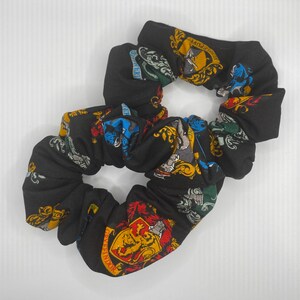 Wizard World School Scrunchies Wizard World Scrunchies HP Scrunchies Grynffindor, Hufflepuff, Ravenclaw, Serpentard Scrunchies All Schools