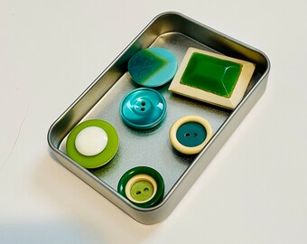 Cute-as-a-button Retro Green Button Magnets. Set of 6.