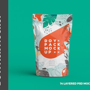 Puede incluir: Bolsa blanca de pie con un diseño abstracto rojo, blanco y azul. La bolsa tiene un cierre de cremallera y el texto "DOYX PACK MOCK UP X" en negro. La bolsa está sobre un fondo verde.