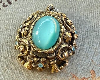 Sarah Coventry Czarina 1971 Pendant Turquoise Blue Cabochon Floral Halo