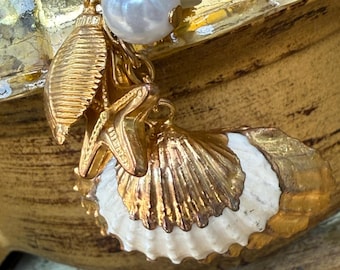 Vintage Estate Avon Shell & Star Necklace