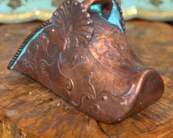 One Vintage Brass Conquistador Slipper Stirrup 17-18th Century in lovely condition