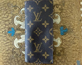 LOUIS VUITTON Monogram Etui Lunettes Simple Glasses Case