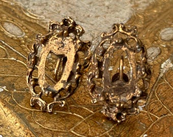 Vintage New Old Stock Screw Back Earrings (1)