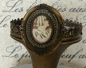 Vintage Coro Cameo in Gold Tone Frame