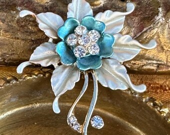 Gorgeous Vintage Flower Brooch with Rhinestones