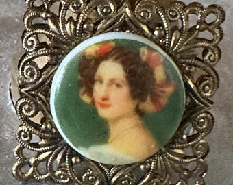 1950's Vintage Western Germany Victorian Lady Cameo Filigree Brooch Gold Tone Portrait Pin