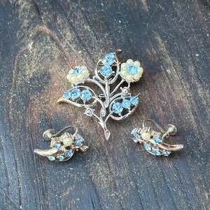 Vintage Estate Coro Pale Blue & Faux Pearl Brooch and Earrings Set