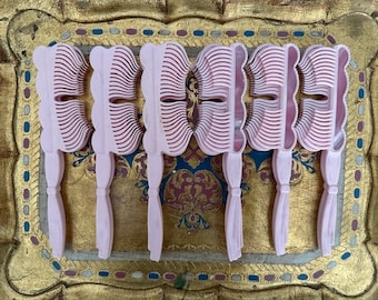 One Vintage Pink Curly Comb New Old Stock Combs (1)