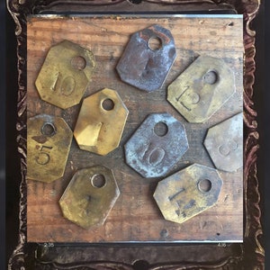 Etiqueta de número de metal vintage (1)