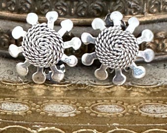 Vintage Estate TM 193 Clip Earrings Starburst