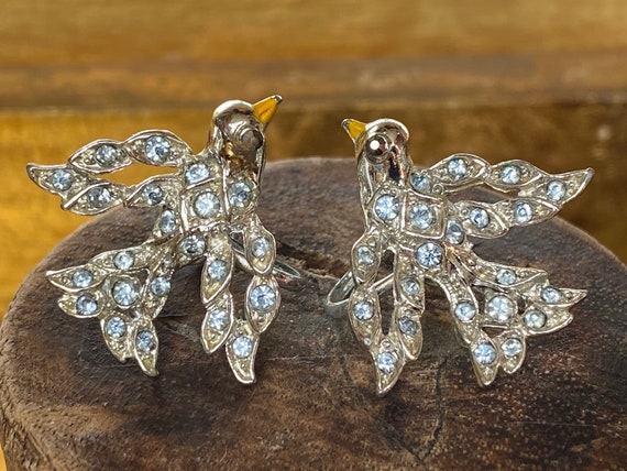Vintage screw back rhinestone earrings deals