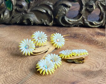 Pretty Vintage Daisy Earring & Pin Set