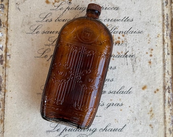 Early 1950s Trade W Mark Whiskey Bottle --- Made By Dominion Glass, Canada -- Used By HIRAM WALKER WHISKEY   40oz