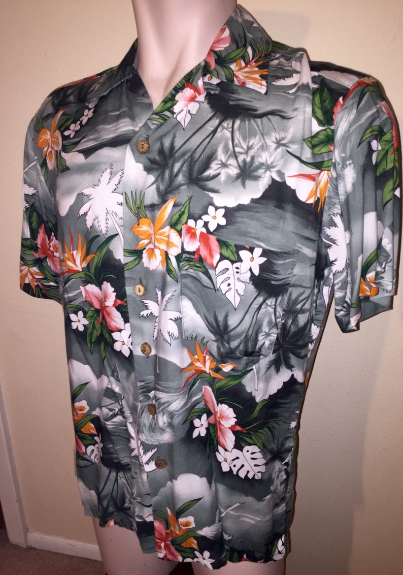 Vintage KENNINGTON Floral 100/% Rayon Floral Hawaiian Aloha Shirt sz M Medium