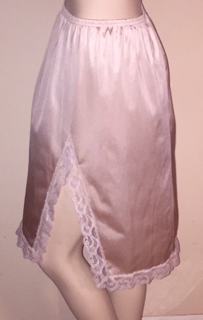 Vintage VANITY FAIR Fawn Colored Lacy Hem Half Slip sz M Long