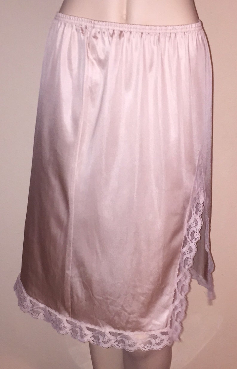 Vintage VANITY FAIR Fawn Colored Lacy Hem Half Slip sz M Long