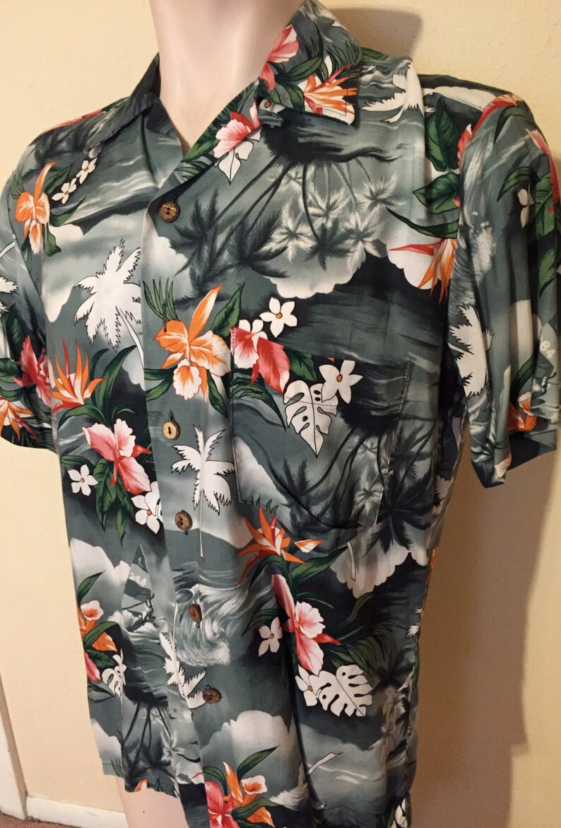 Vintage KENNINGTON Floral 100/% Rayon Floral Hawaiian Aloha Shirt sz M Medium