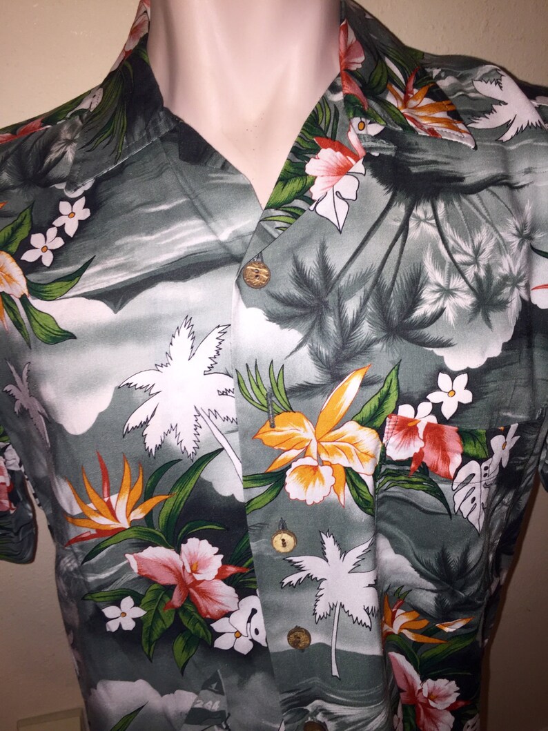 Vintage KENNINGTON Floral 100/% Rayon Floral Hawaiian Aloha Shirt sz M Medium