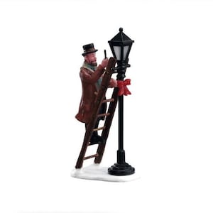 Lemax LAMPLIGHTER #62327 Caddington Christmas Village Figurines 2006 New