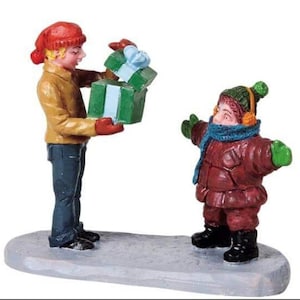 Lemax WHAT&#39;S INSIDE? # 82543 Christmas Caddington Village Accessories Figurines 2008 Retired Discontinued New Retail Packaging