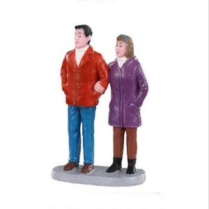 Lemax HOLIDAY SHOPPING TOGETHER Para # 02960 Figurka Christmas Village 2020 Nowe opakowanie detaliczne