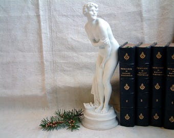 Französische Vintage Limoges Haviland Porzellan Nymphe Statue. Biskuitporzellan. Weibliche Aktstatue. J. Descamps 1912 Original Reedition