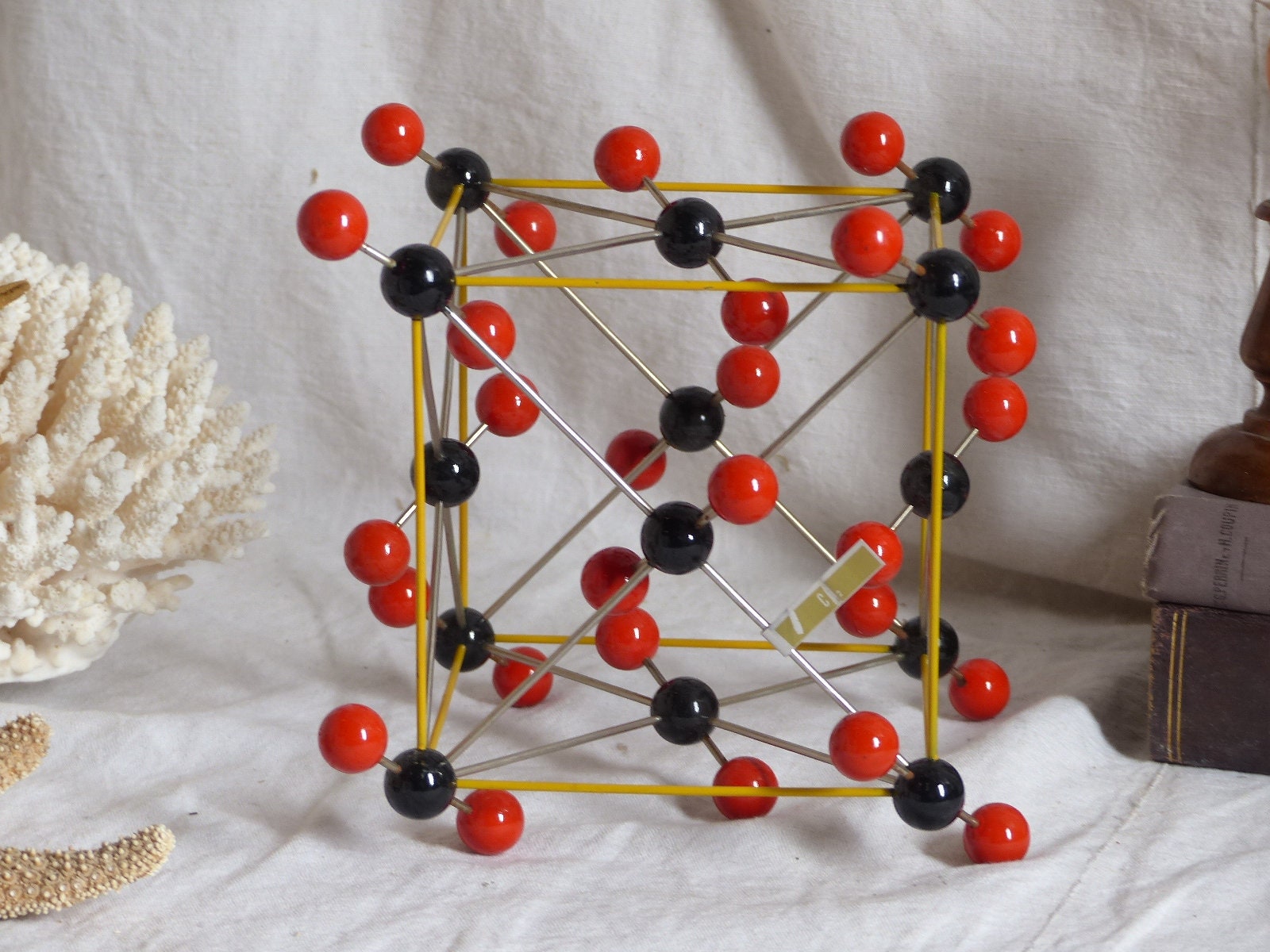 Modèle de Molécule Co2 Vintage. Modèle Moléculaire Scientifique Du Dioxyde Carbone. Modèle Chimie Ca