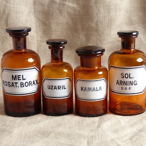 Juego de 4 vintage de vidrio ámbar francés colección de botellas de farmacia. Etiqueta pintada. Gabinete de curiosidades. Exhibición de ciencia. Química. Boticario