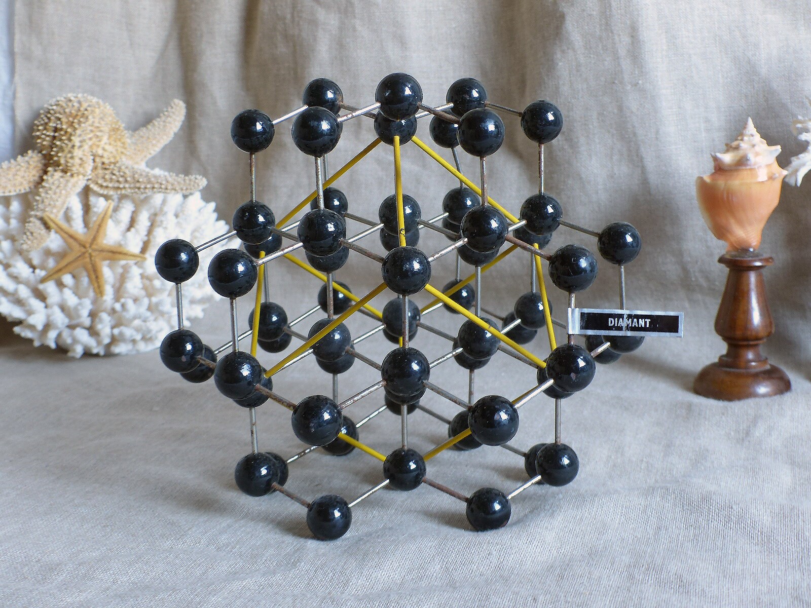 Modèle de Molécule Diamant Vintage. Modèle Moléculaire Scientifique Du Diamant. Modèle Chimie Cabine