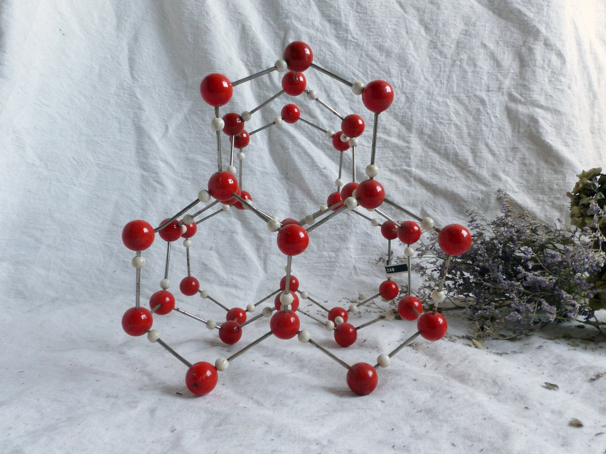 Modèle de Molécule d'eau Vintage. Modèle Moléculaire L'eau. Scientifique Éducatif. Modèle Chimie Cab